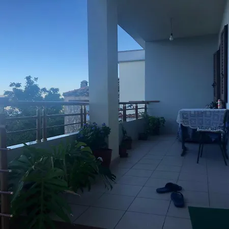 Alojamento de Acomodação e Pequeno-almoço Panorama Radhimë